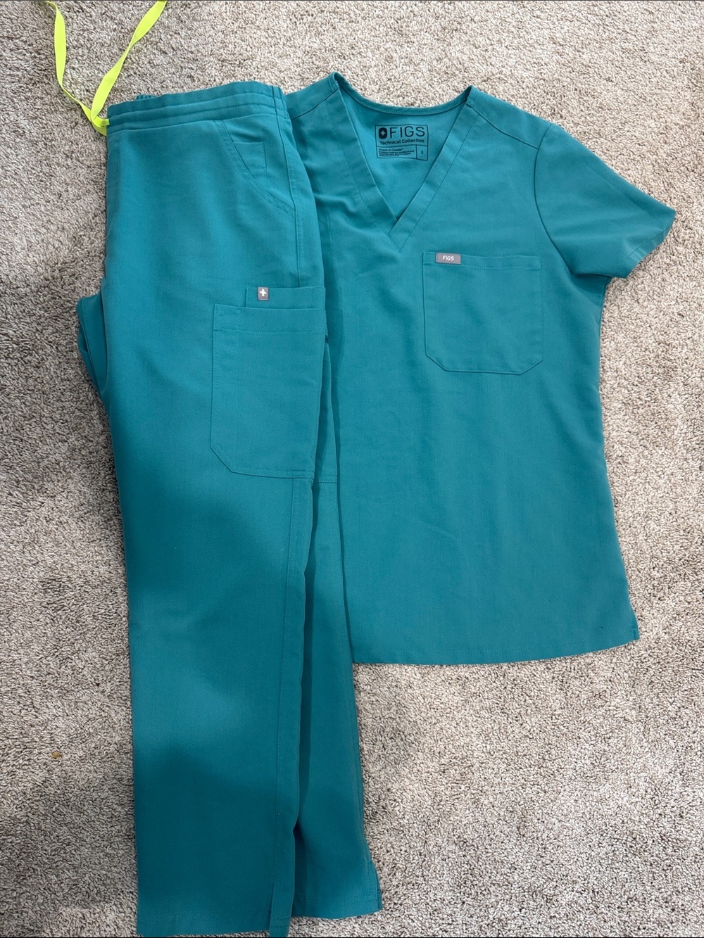 FIGS Women's Scrub Top and Pants Set, Small/SP